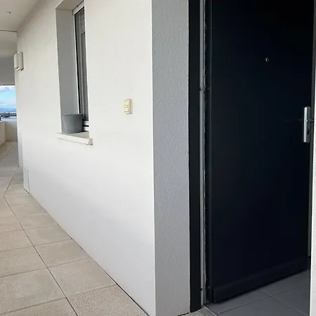 Appartement Pmr Avec Terrasse, Climatisation Et Parking à - Fr-1-559-42 *