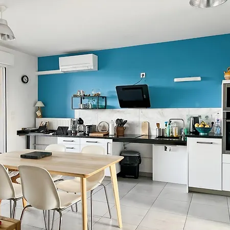 Pmr Avec Terrasse, Climatisation Et Parking à - Fr-1-559-42