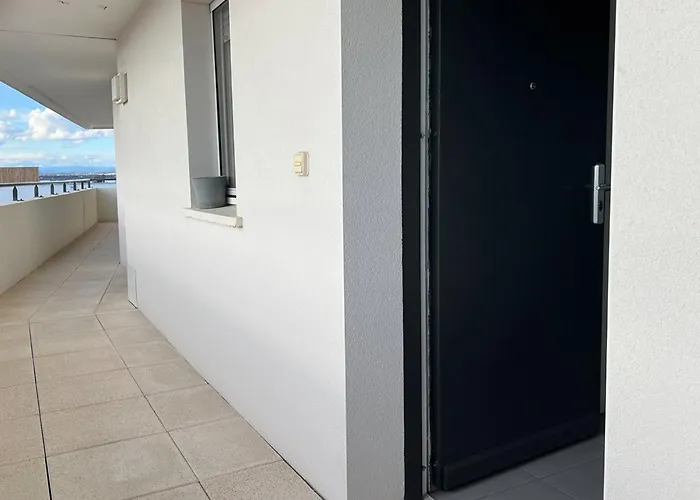 Appartement Pmr Avec Terrasse, Climatisation Et Parking à - Fr-1-559-42 *