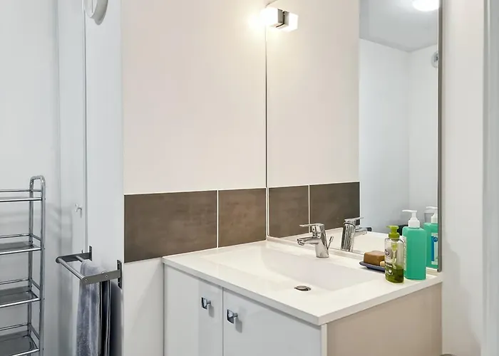 Pmr Avec Terrasse, Climatisation Et Parking à - Fr-1-559-42 Palavas-les-Flots