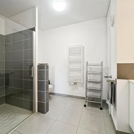 Apartmán Pmr Avec Terrasse, Climatisation Et Parking A - Fr-1-559-42